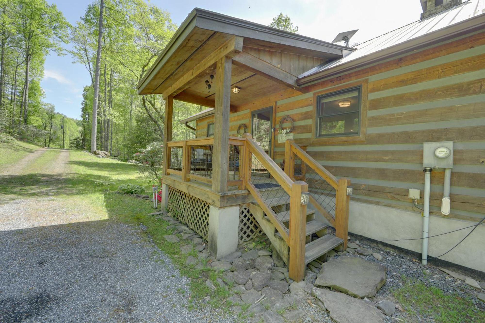 North Carolina Cabin - Hot Tub, Near Coopers Creek Bryson City Bagian luar foto